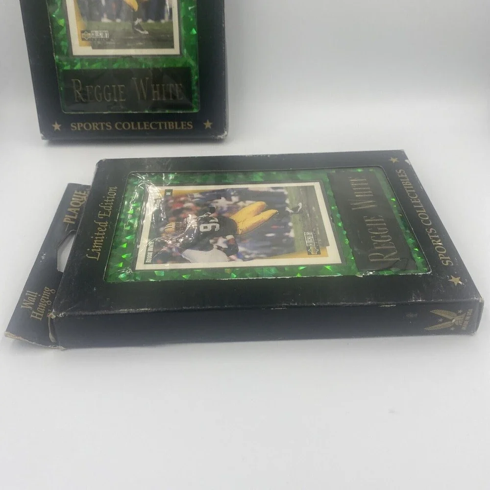 2 REGGIE WHITE GREEN BAY PACKERS LIMITED EDITION HANGING WALL PLAQUE HOLO HOLDER